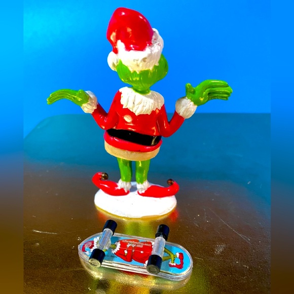 DR SEUSS THE GRINCH WHO STOLE CHRISTMAS UNIVERSAL STUDIOS FIGURE & SKATEBOARD - Picture 8 of 9